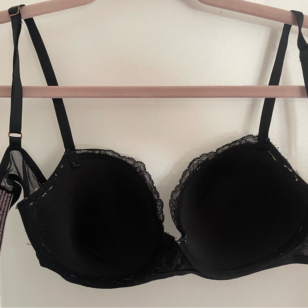 Victoria's Secret Black Floral Embroidered Underwire Bra - Picture 3 of 12